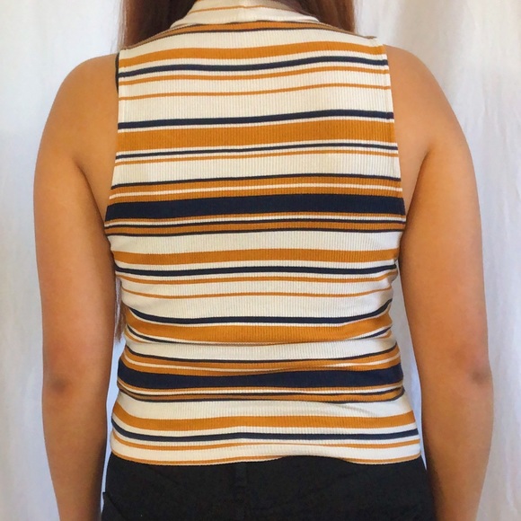 Aeropostale’s Sleeveless Mock Neck Top - Picture 2 of 3